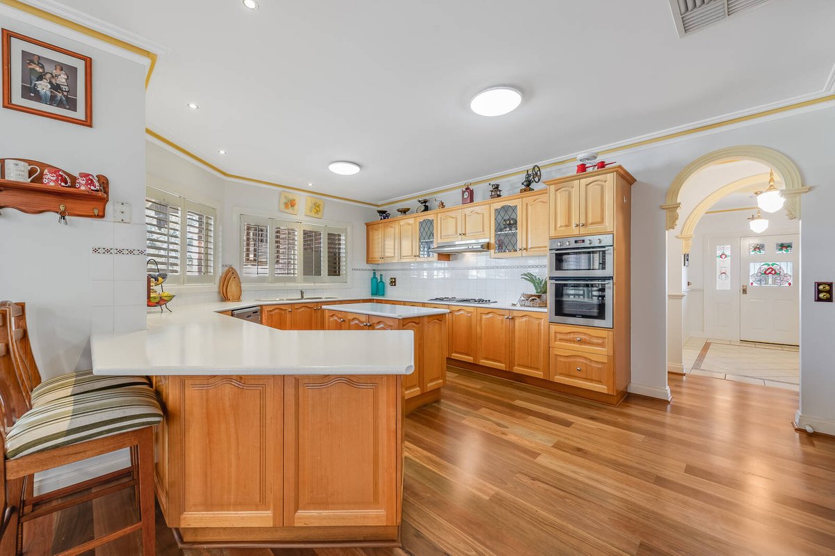 18 Treeside Drive Tarneit - Residential for sale