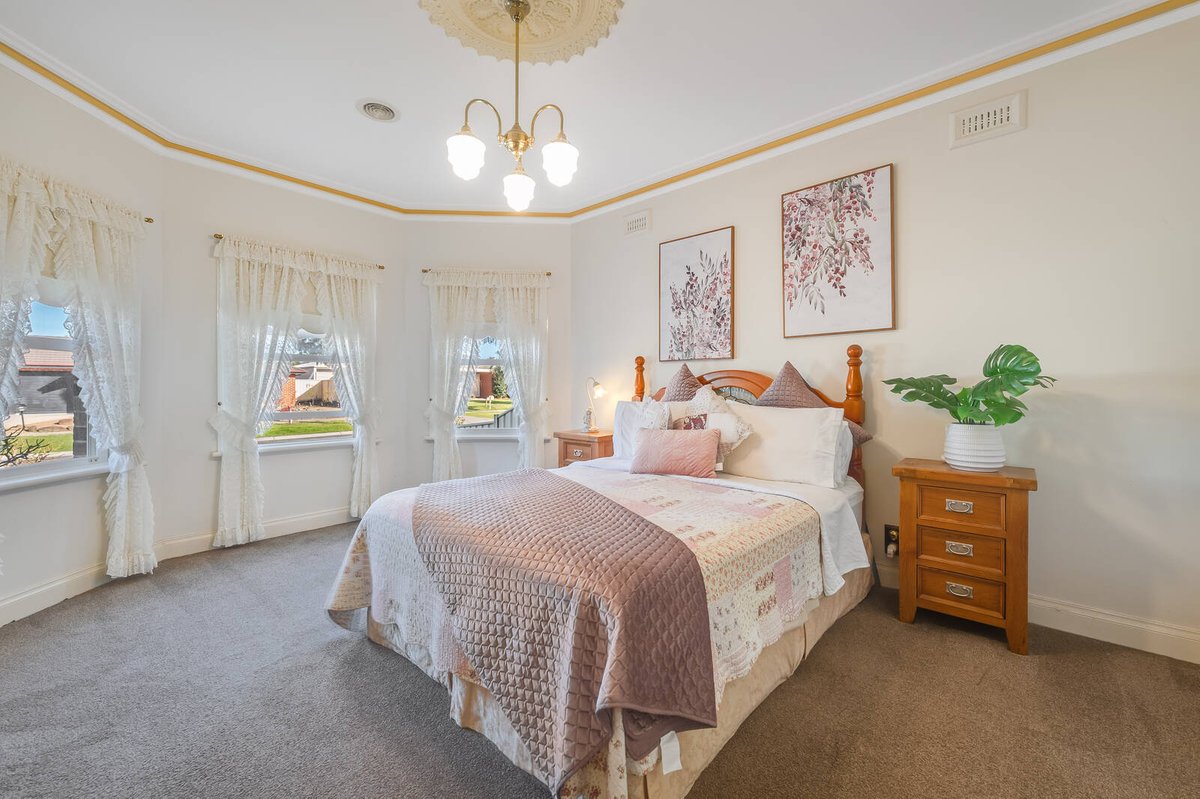 18 Treeside Drive Tarneit - Residential for sale