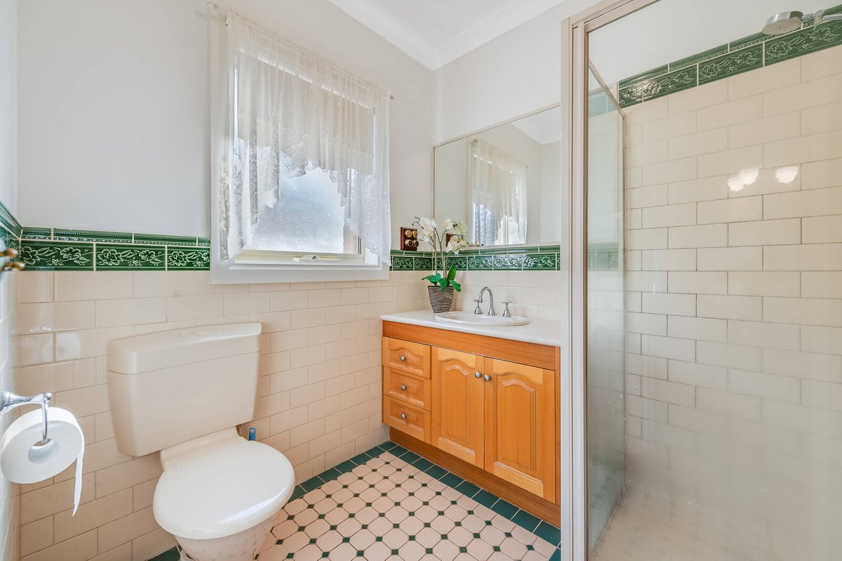 18 Treeside Drive Tarneit - Residential for sale