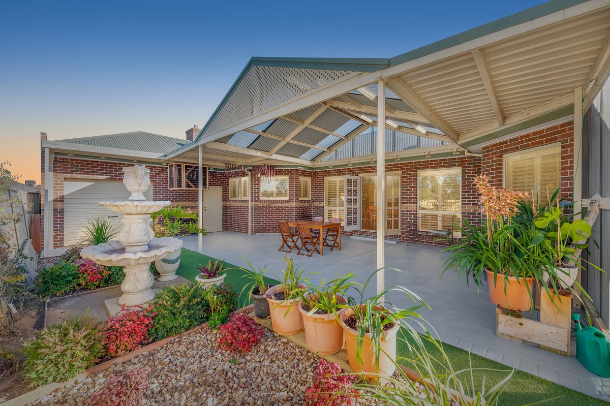 18 Treeside Drive Tarneit - Residential for sale