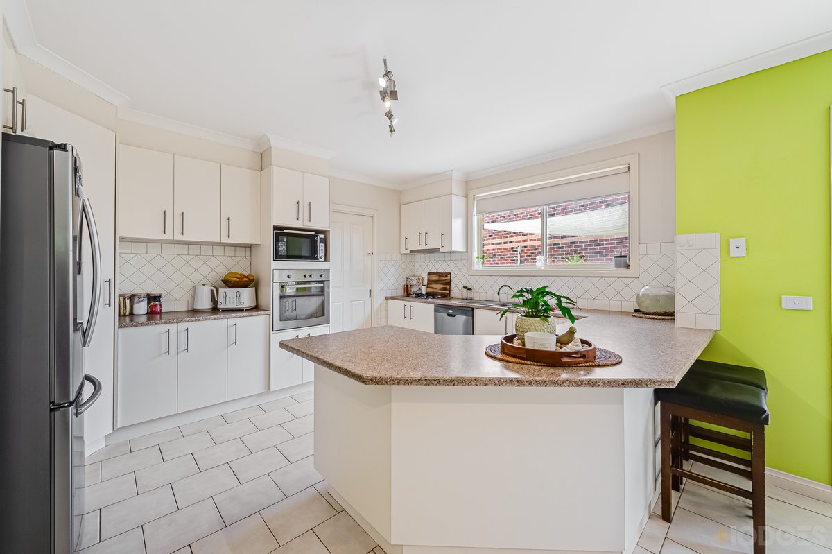 1 / 82 Songlark Crescent Werribee - Residential for sale