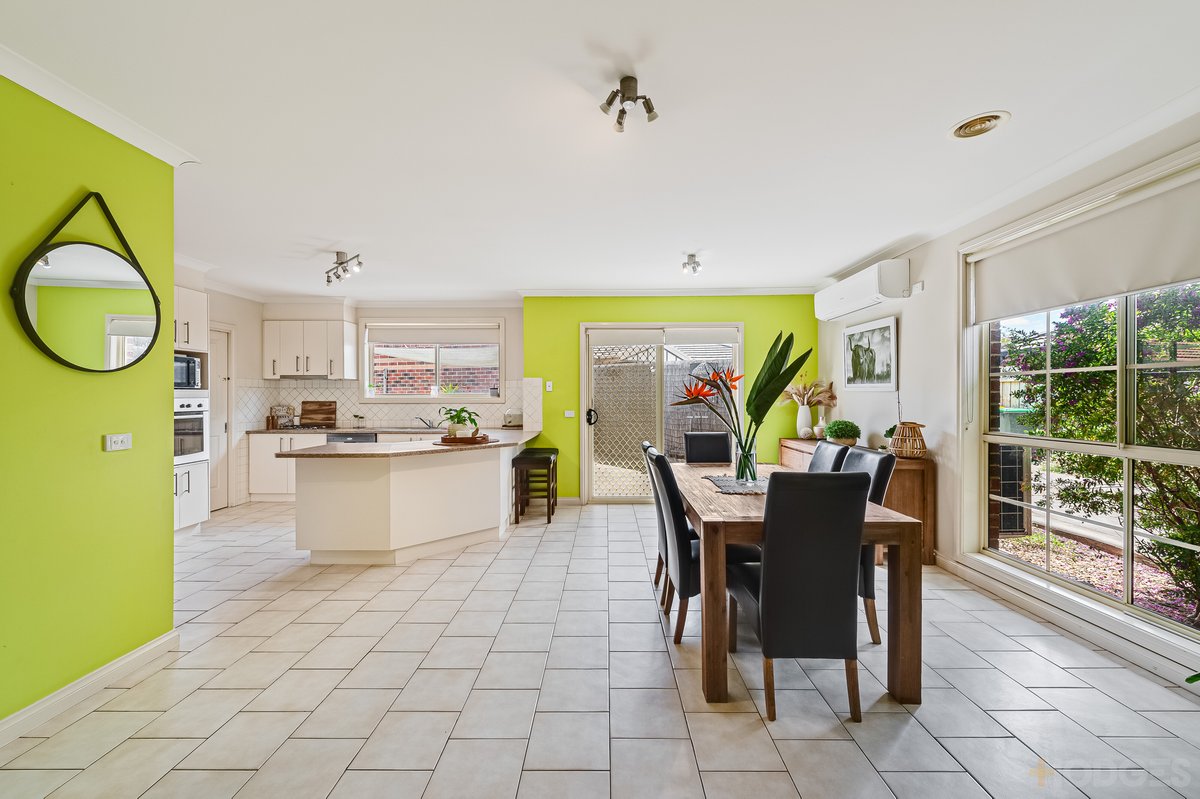 1 / 82 Songlark Crescent Werribee - Residential for sale