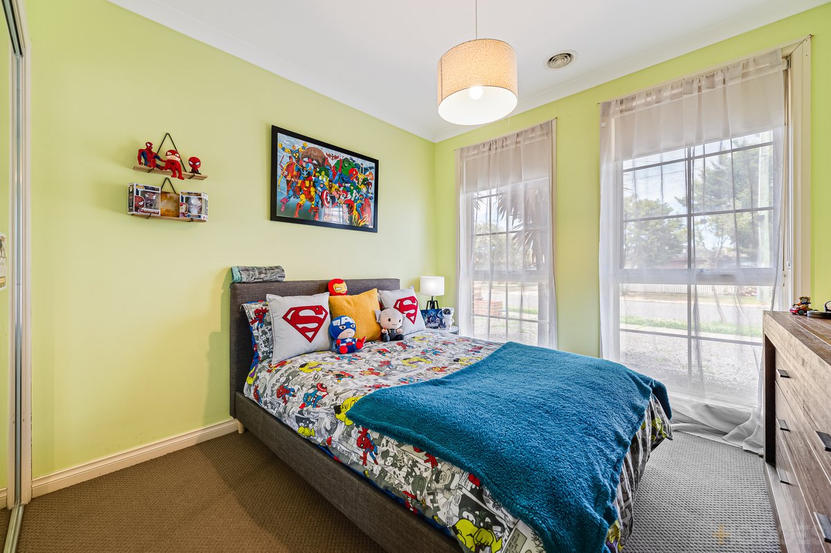 1 / 82 Songlark Crescent Werribee - Residential for sale