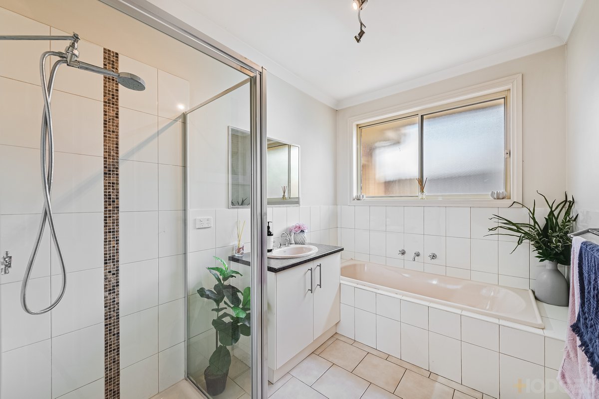 1 / 82 Songlark Crescent Werribee - Residential for sale