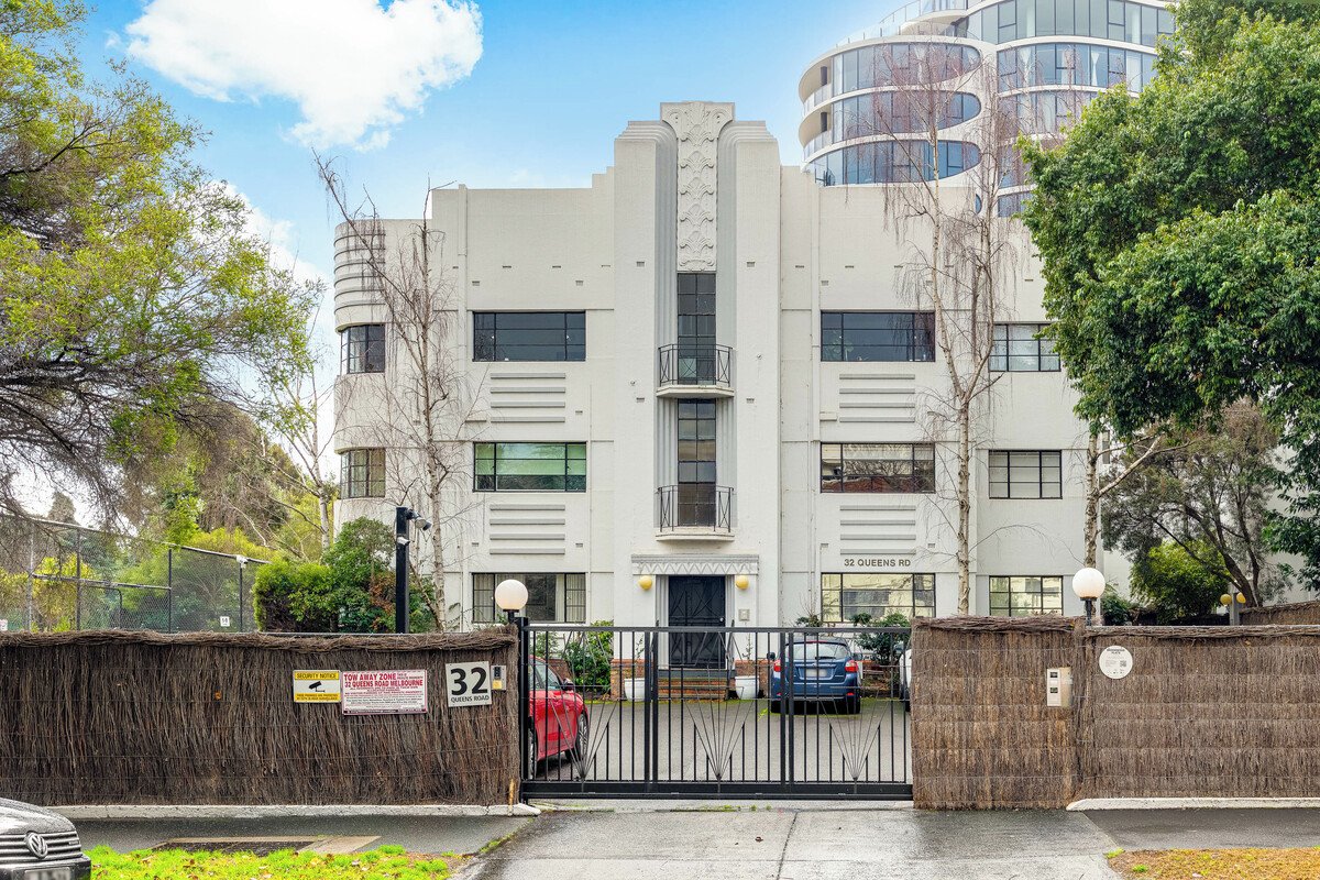 18 / 32 Queens Road Melbourne - 2 bedroom property