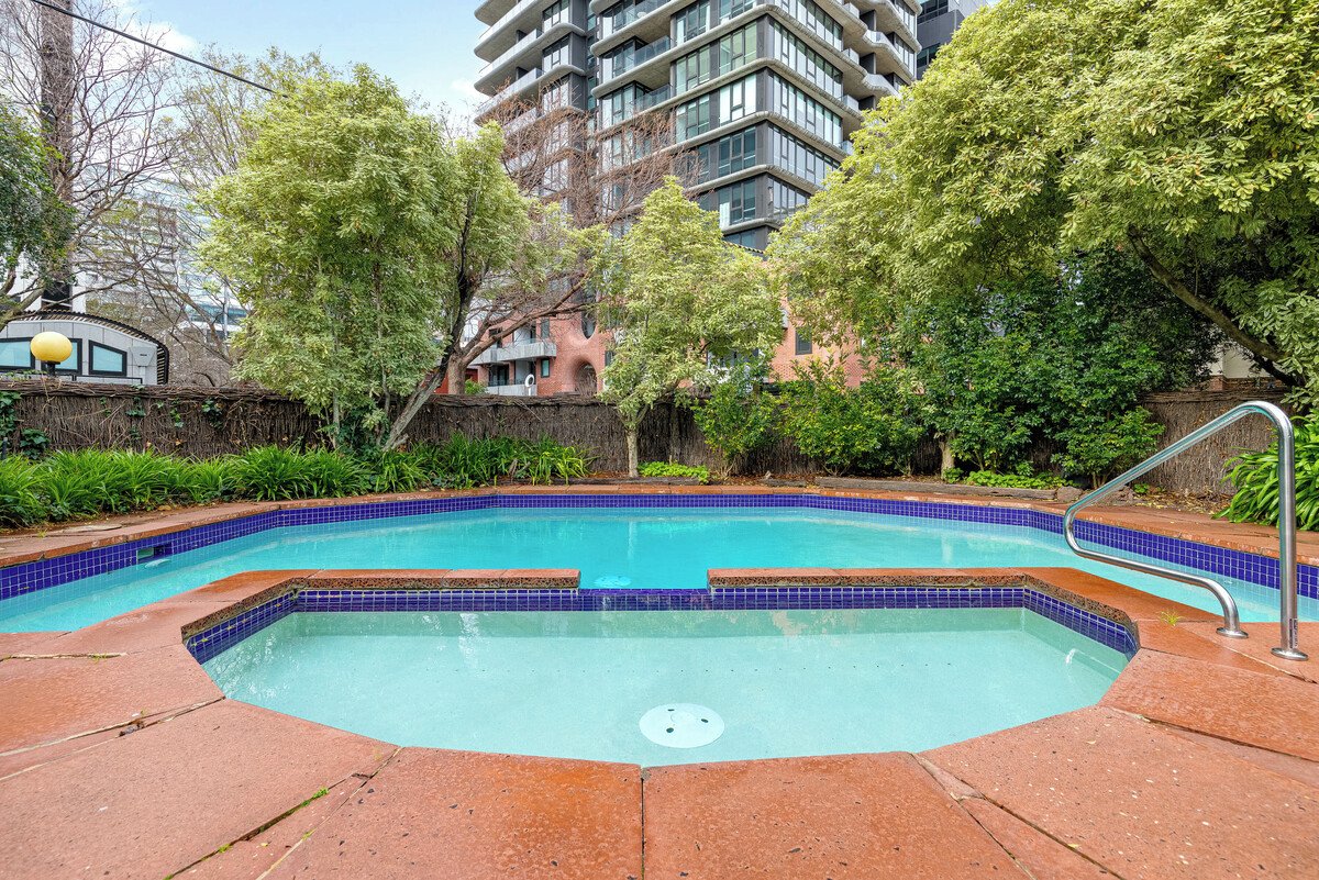 18 / 32 Queens Road Melbourne - Residential for sale