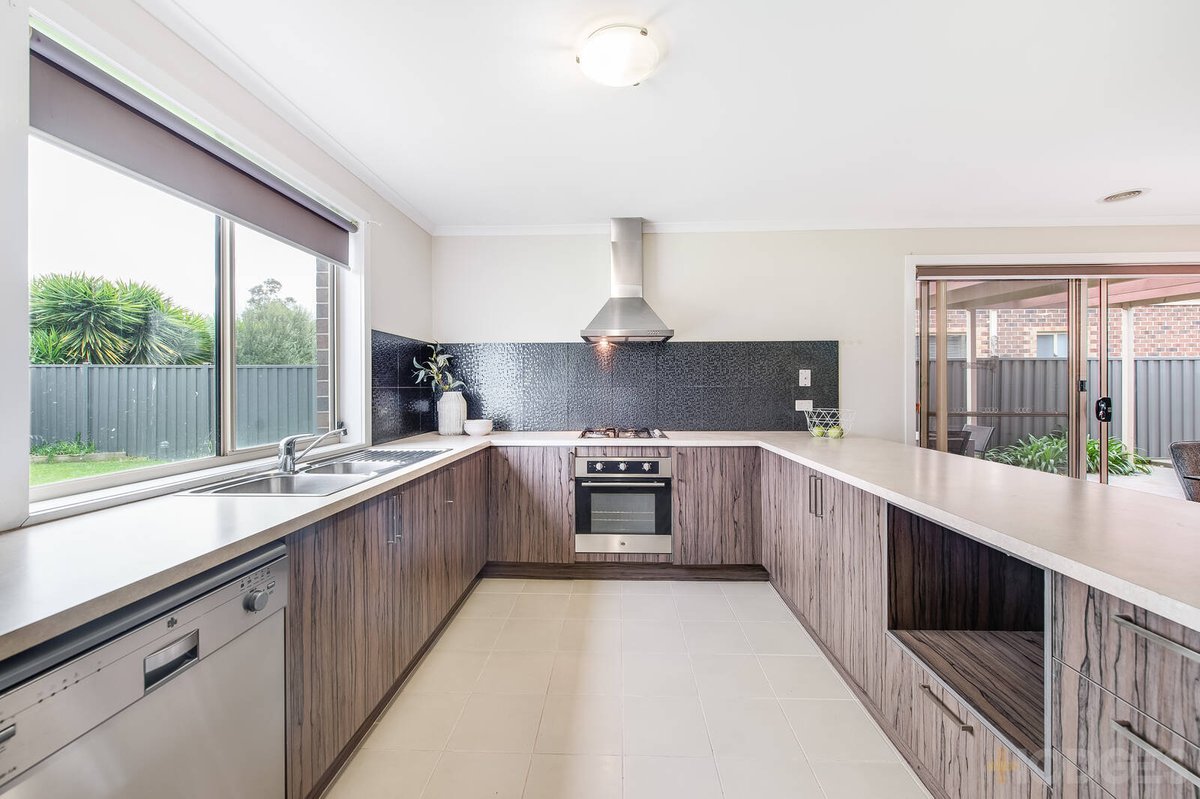 19 Brockwell Crescent Manor Lakes - Residential for sale