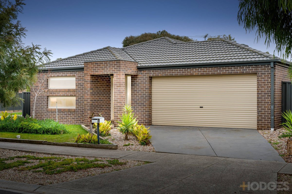 19 Brockwell Crescent Manor Lakes - Residential for sale