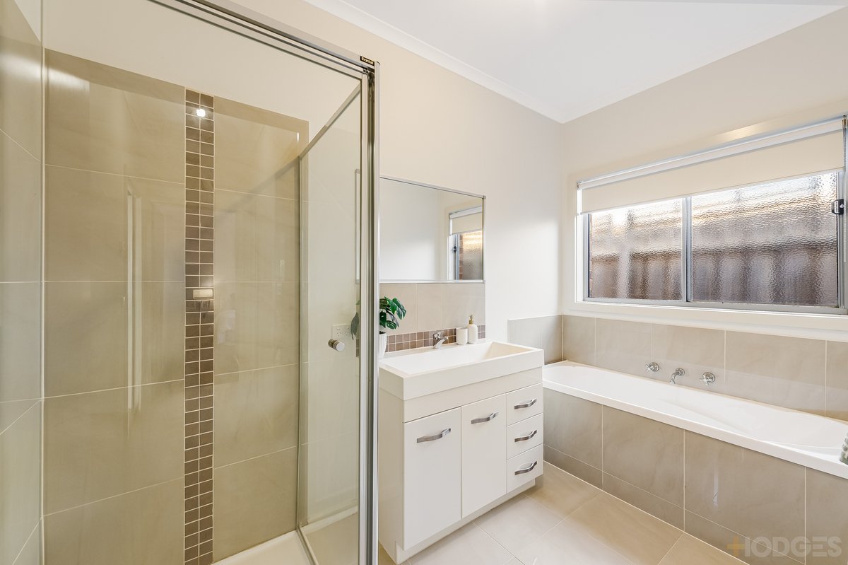 1 / 9 Montana Drive Werribee - Residential for sale