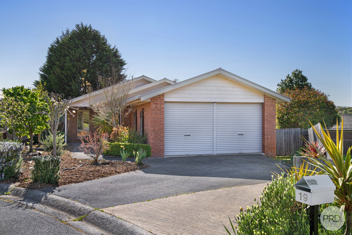 19 Rodney Avenue, CANADIAN VIC 3350