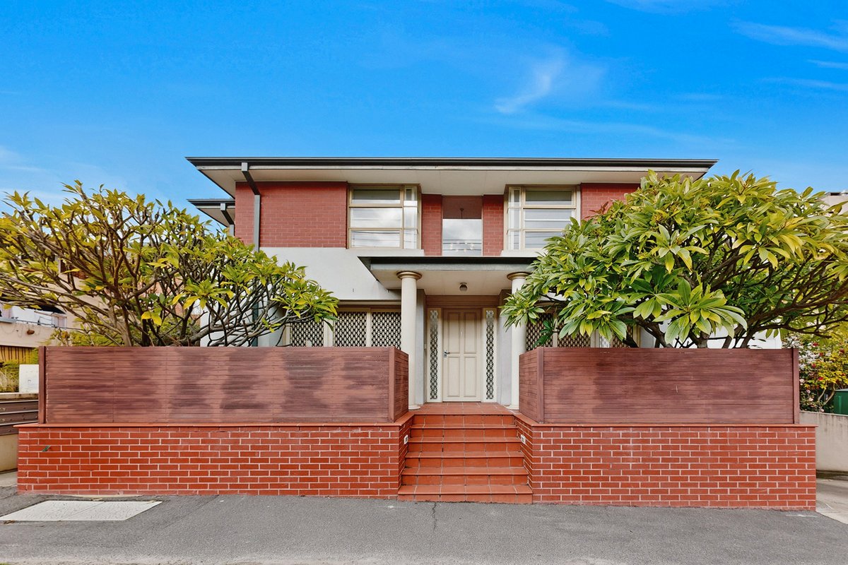 1 / K8 High Street PRAHRAN - 4 bedroom property