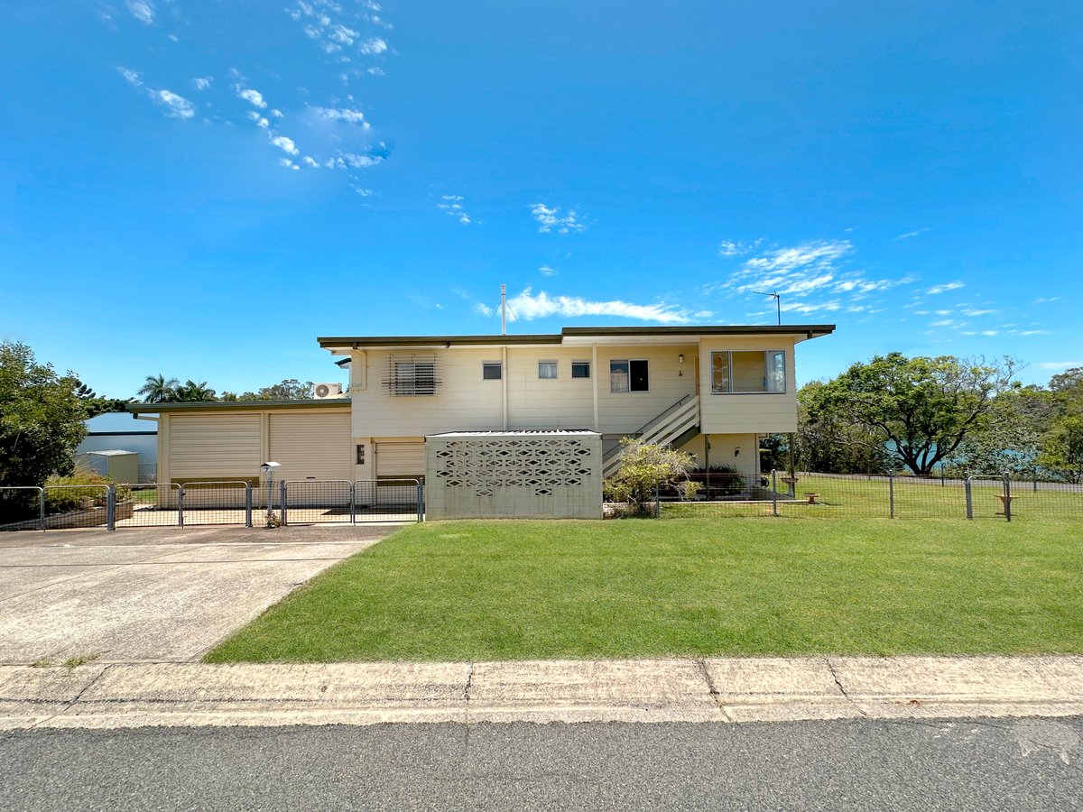 2 Arthur Street, BOYNE ISLAND QLD 4680