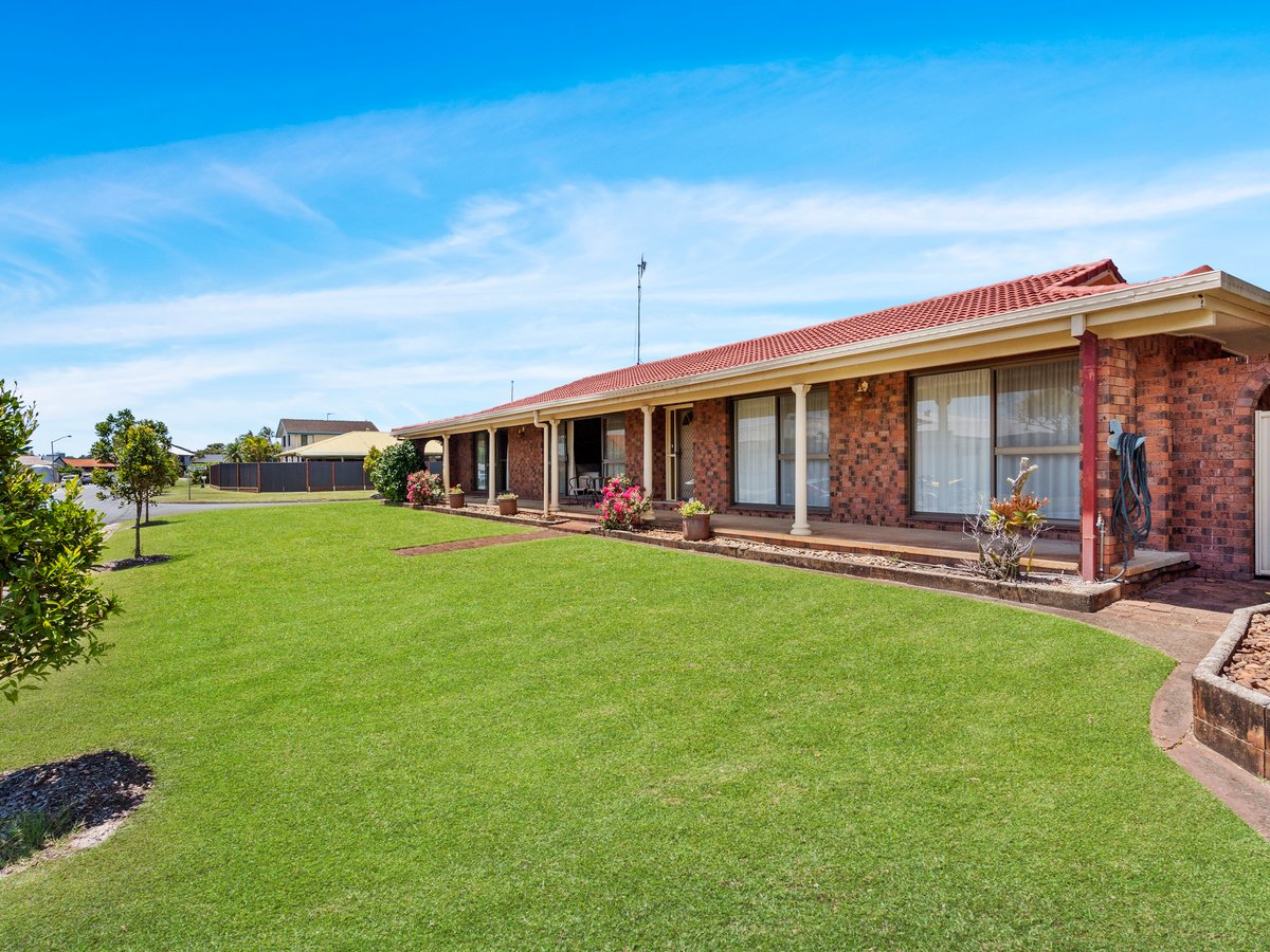 2 Biota Court, PALM BEACH QLD 4221