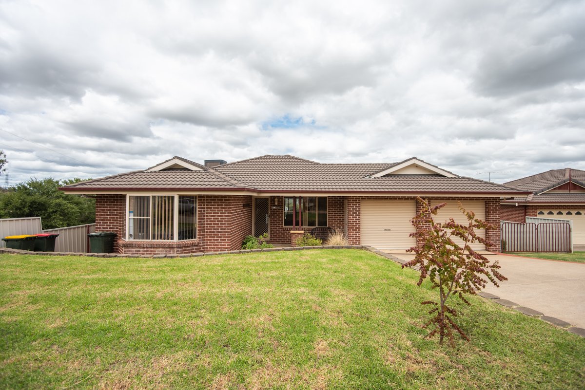 2 Cleary Drive, TAMWORTH NSW 2340