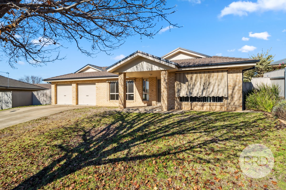 2 Cowan Place, LLOYD NSW 2650