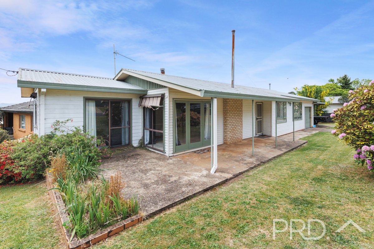 2 Crofton Avenue, BATLOW NSW 2730