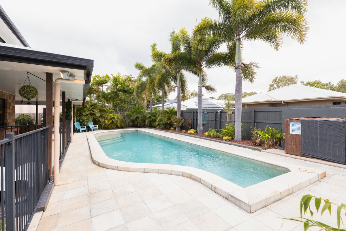 2 Friarbird Avenue, BLACKS BEACH QLD 4740