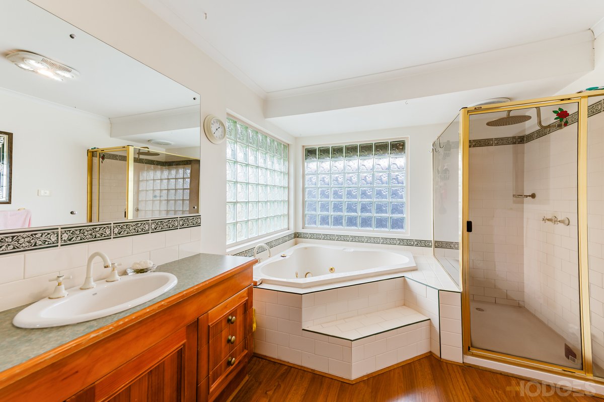 2 Linda Court Werribee - Residential for sale