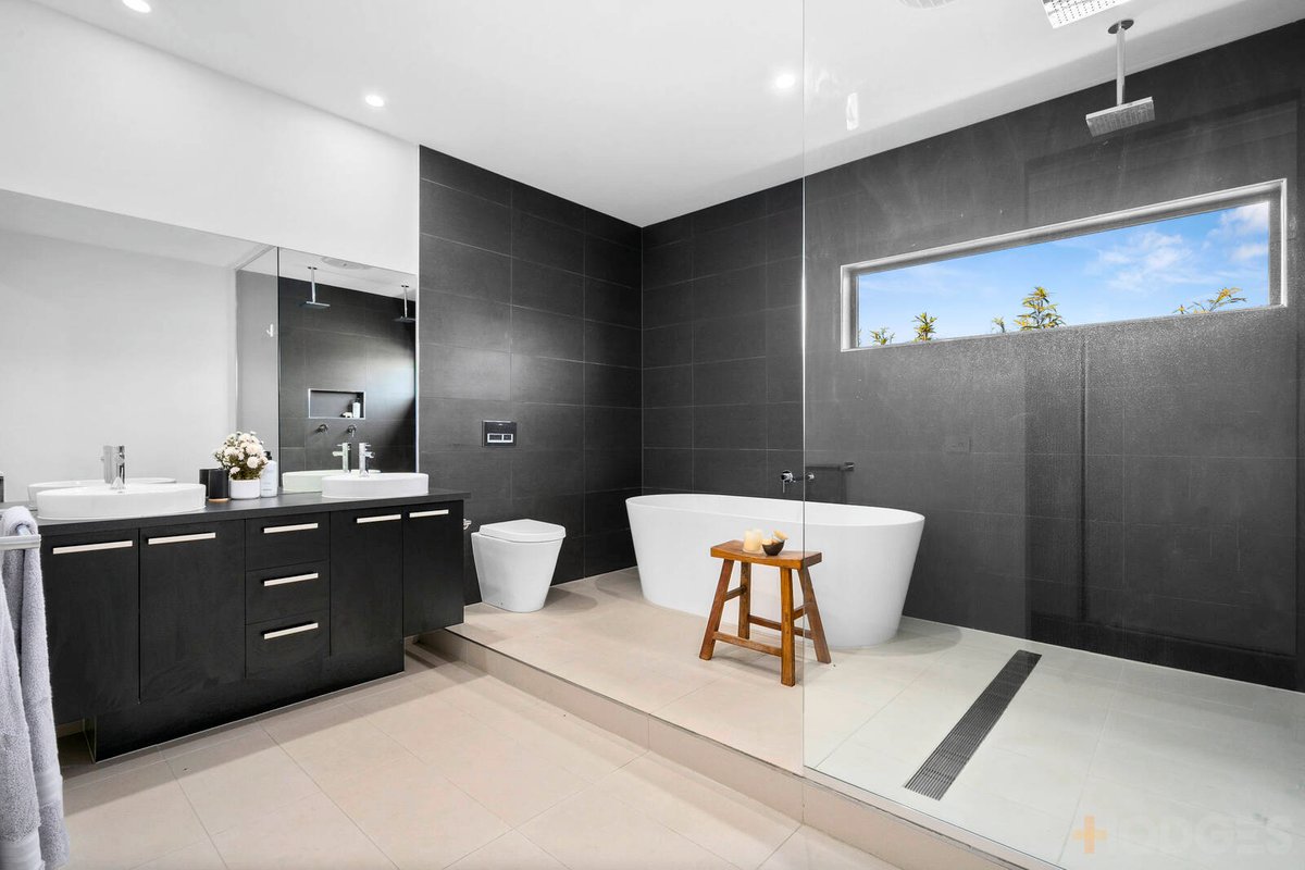 2 Tussock Lane Lara - Residential for sale