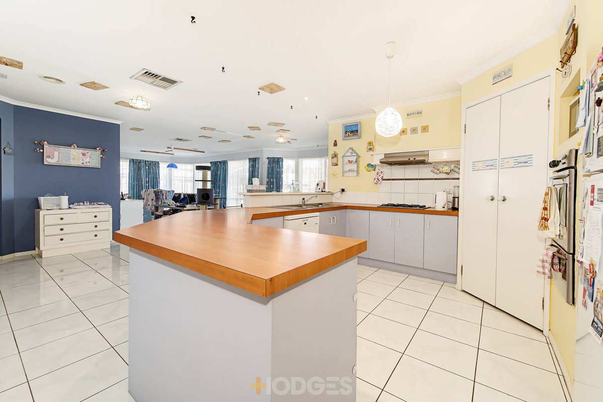 20 Pineview Court Werribee - Residential for sale