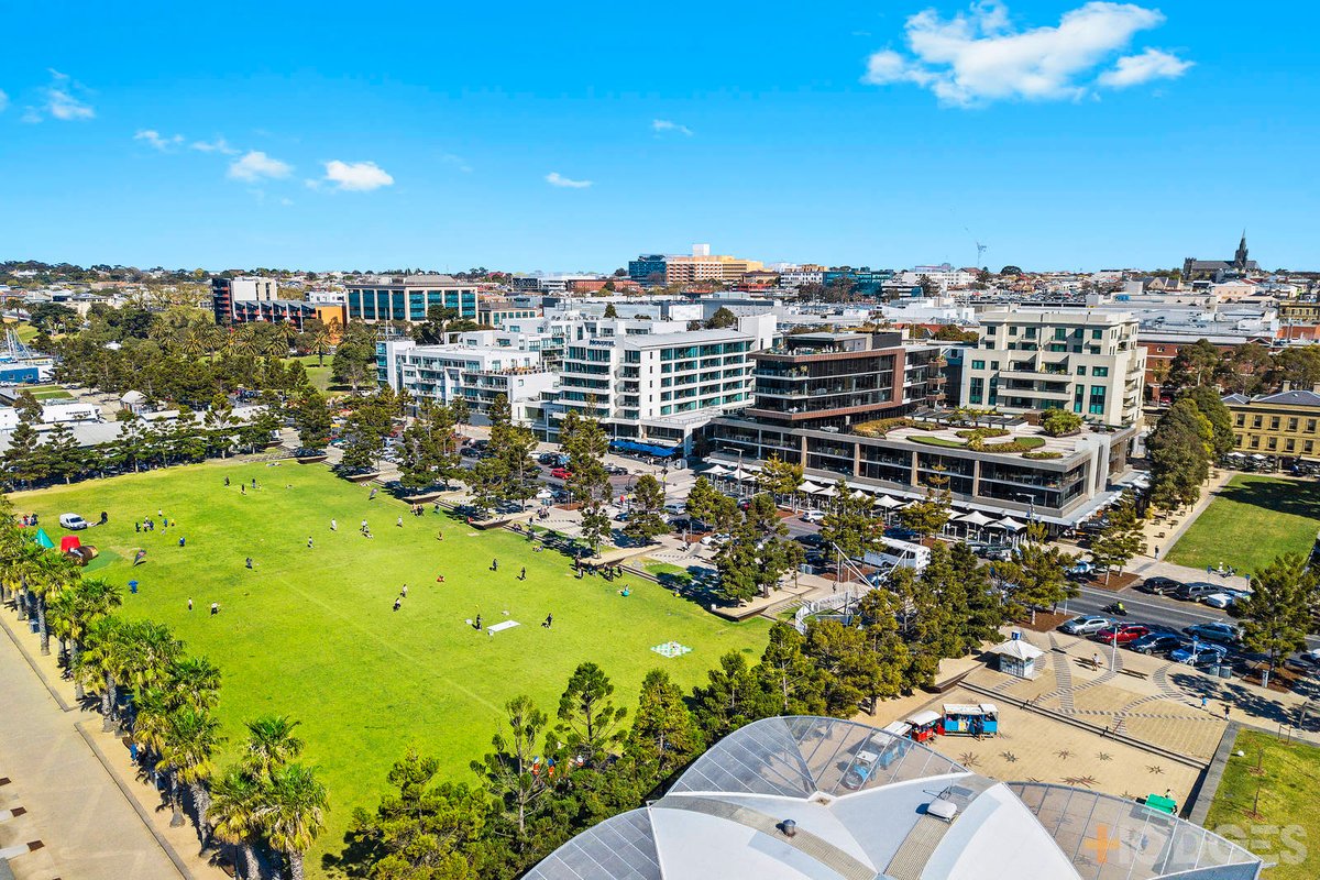 Eastern Beach Road Geelong