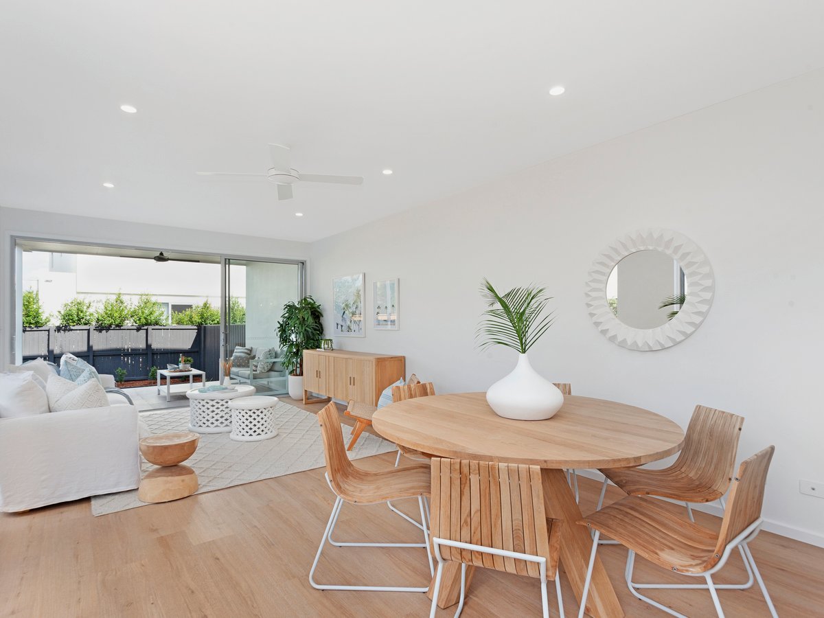 20a Sunshine Parade, MIAMI QLD 4220