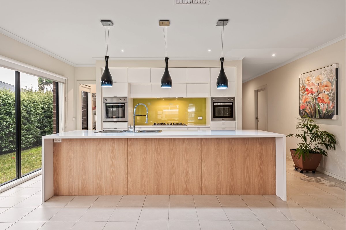 21 Lindrum Outlook Tarneit - Residential for sale