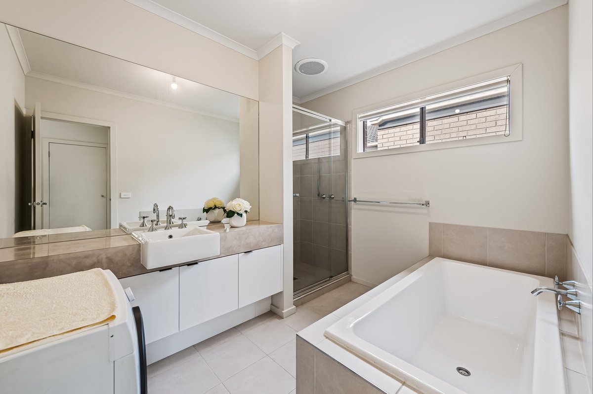 21 Lindrum Outlook Tarneit - Residential for sale