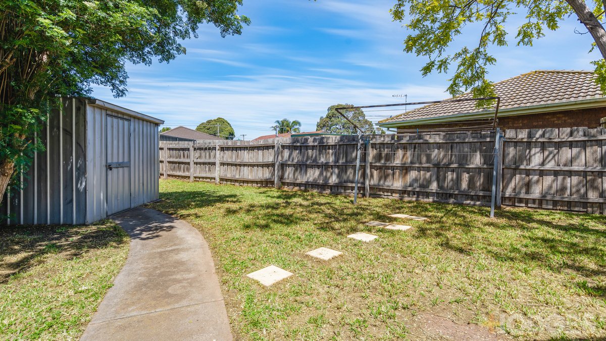 2 / 1 Regis Close Werribee - Residential for sale