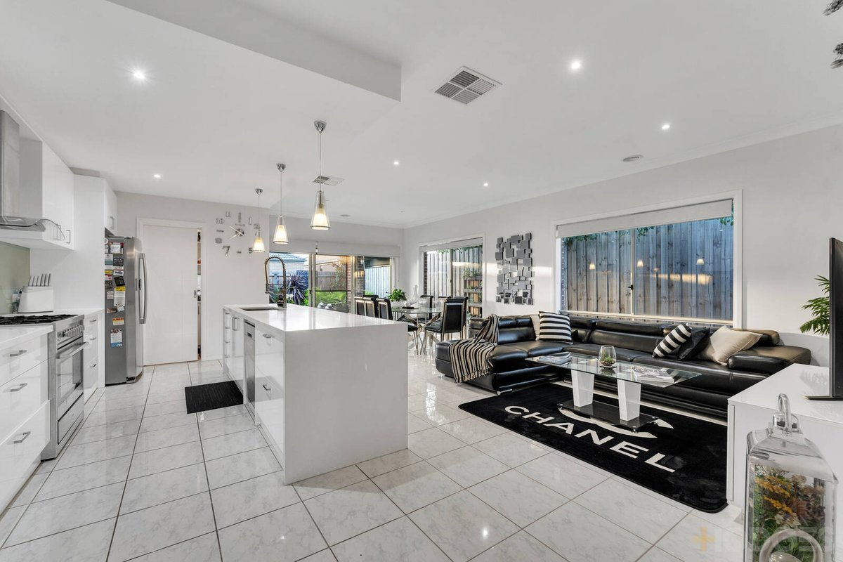 21 Shaw Road Officer - Residential for sale