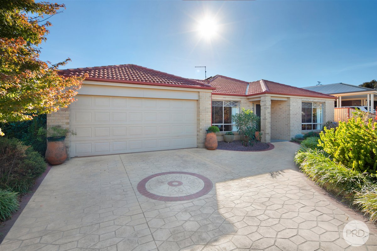 21 Tait Drive, CRESWICK VIC 3363