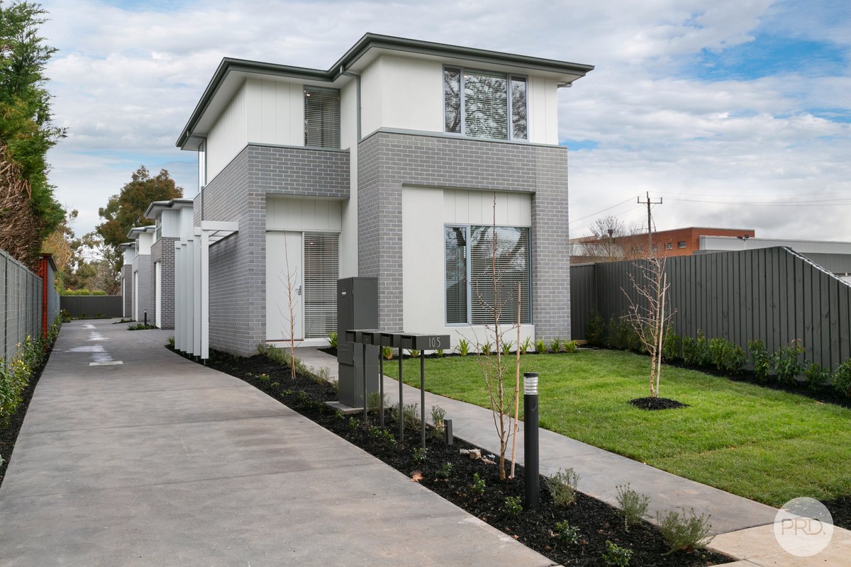 2/105 Forest Street, LAKE WENDOUREE VIC 3350