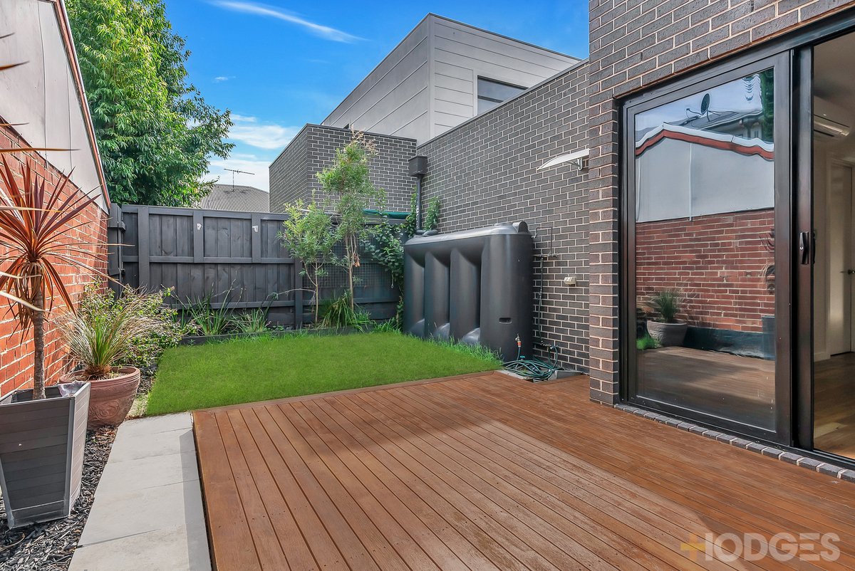 2 / 105a Wickham Road Hampton East - Residential for sale