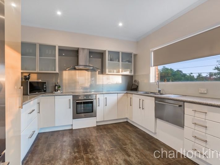 2 / 112 Cnr Arkaringa Cres & Bluff Rd BLACK ROCK - Residential for sale