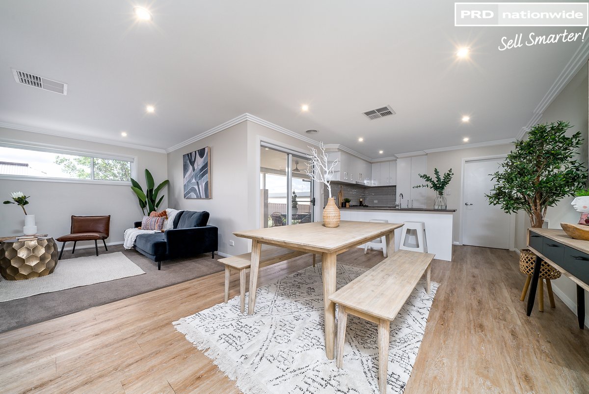 2/12 Hollows Crescent, LLOYD NSW 2650