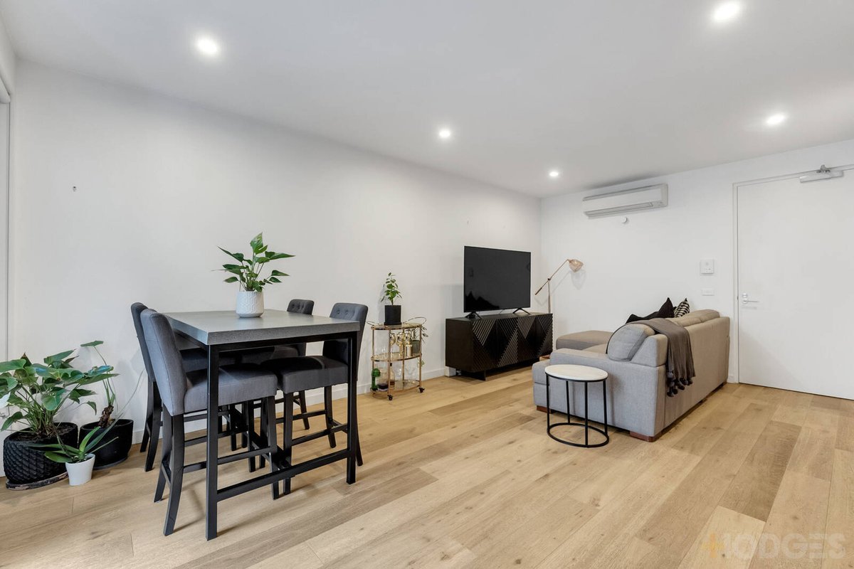 2 / 143 Nepean Highway Aspendale - Residential for sale