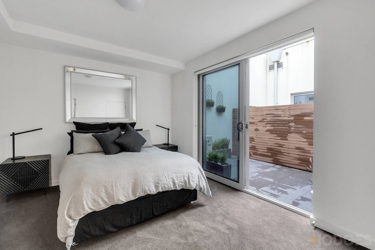 2 / 143 Nepean Highway Aspendale - Residential for sale