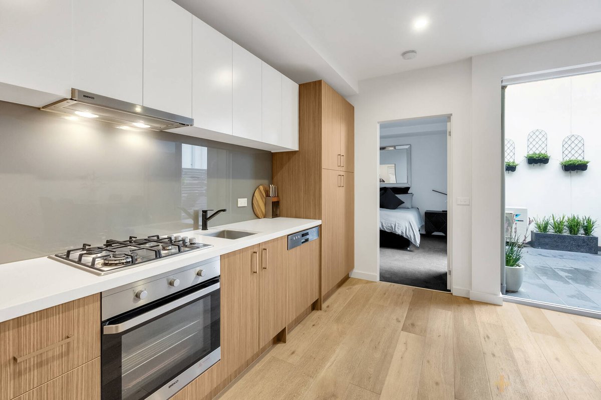 2 / 143 Nepean Highway Aspendale - Residential for sale