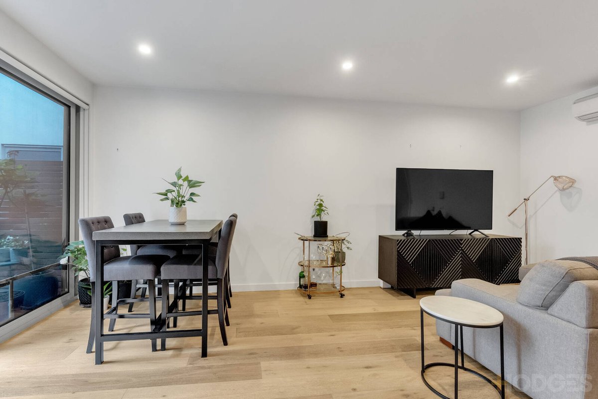 2 / 143 Nepean Highway Aspendale - Residential for sale