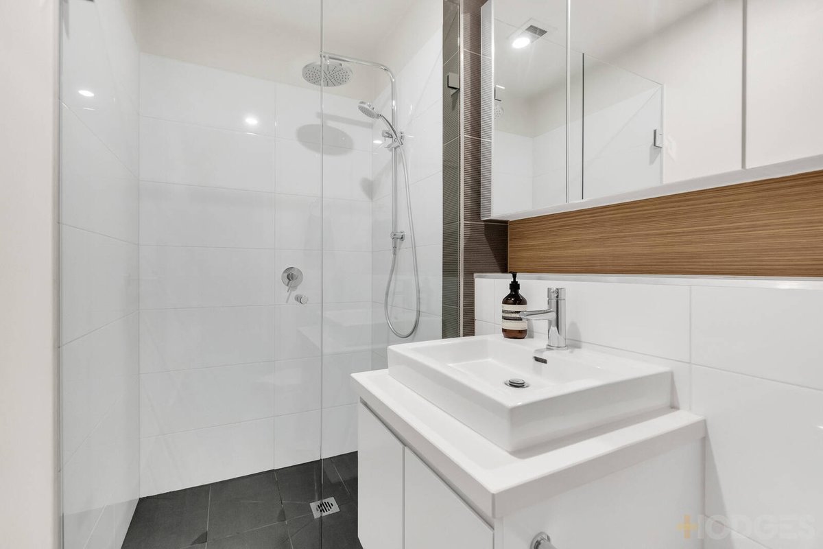 2 / 143 Nepean Highway Aspendale - Residential for sale