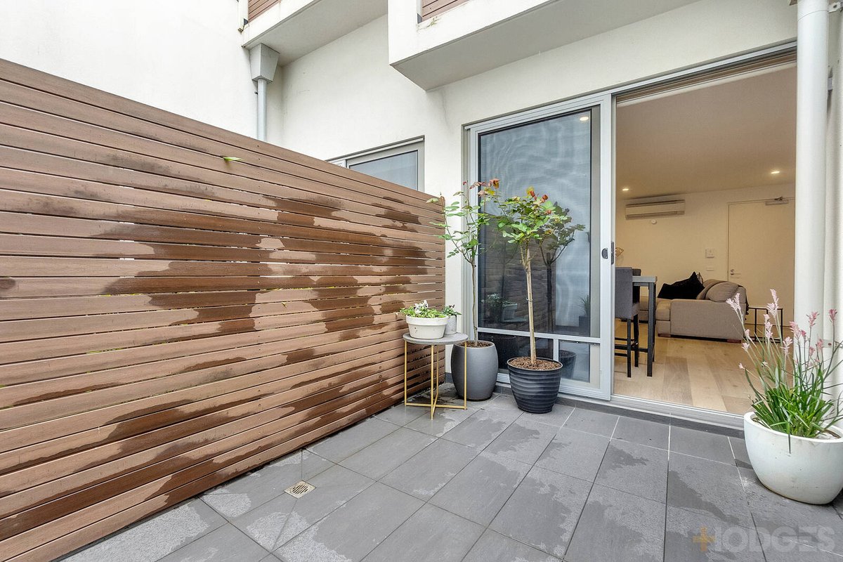 2 / 143 Nepean Highway Aspendale - Residential for sale