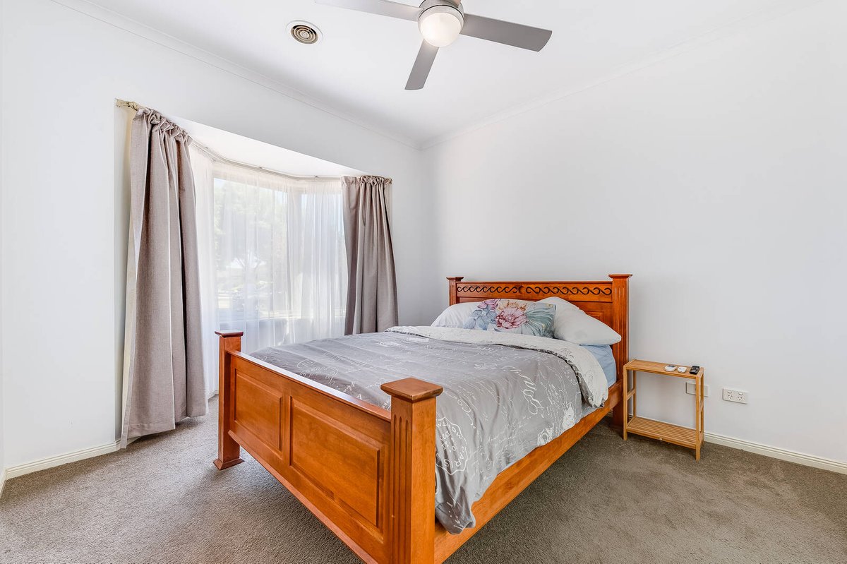 2 / 15 Cootamundra Court Werribee - Residential for sale