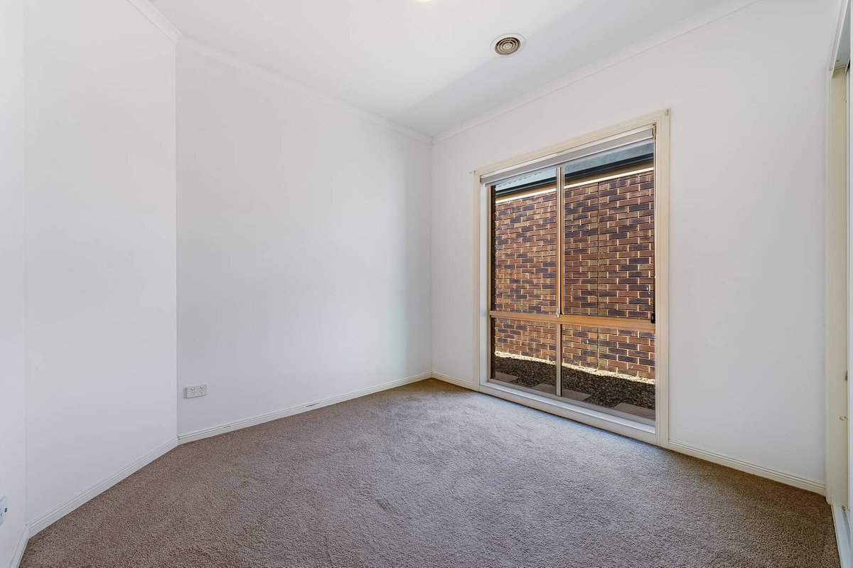 2 / 15 Cootamundra Court Werribee - Residential for sale