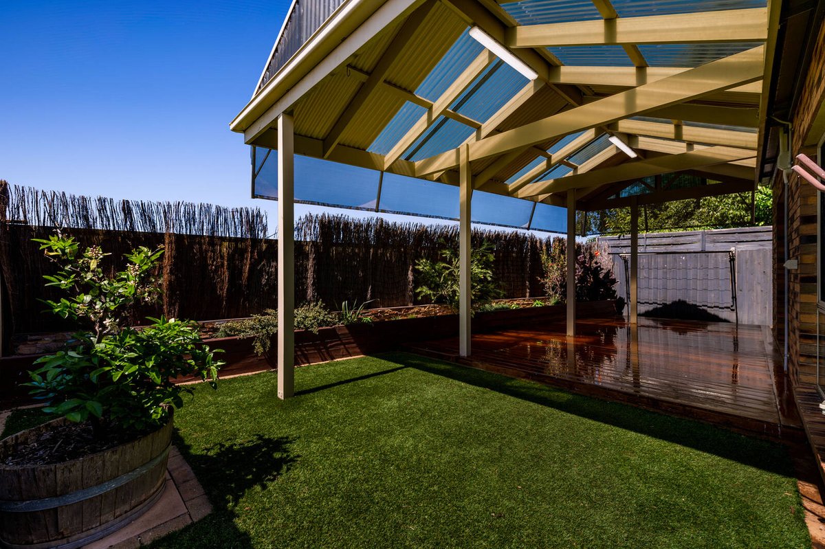 2 / 15 Cootamundra Court Werribee - Residential for sale
