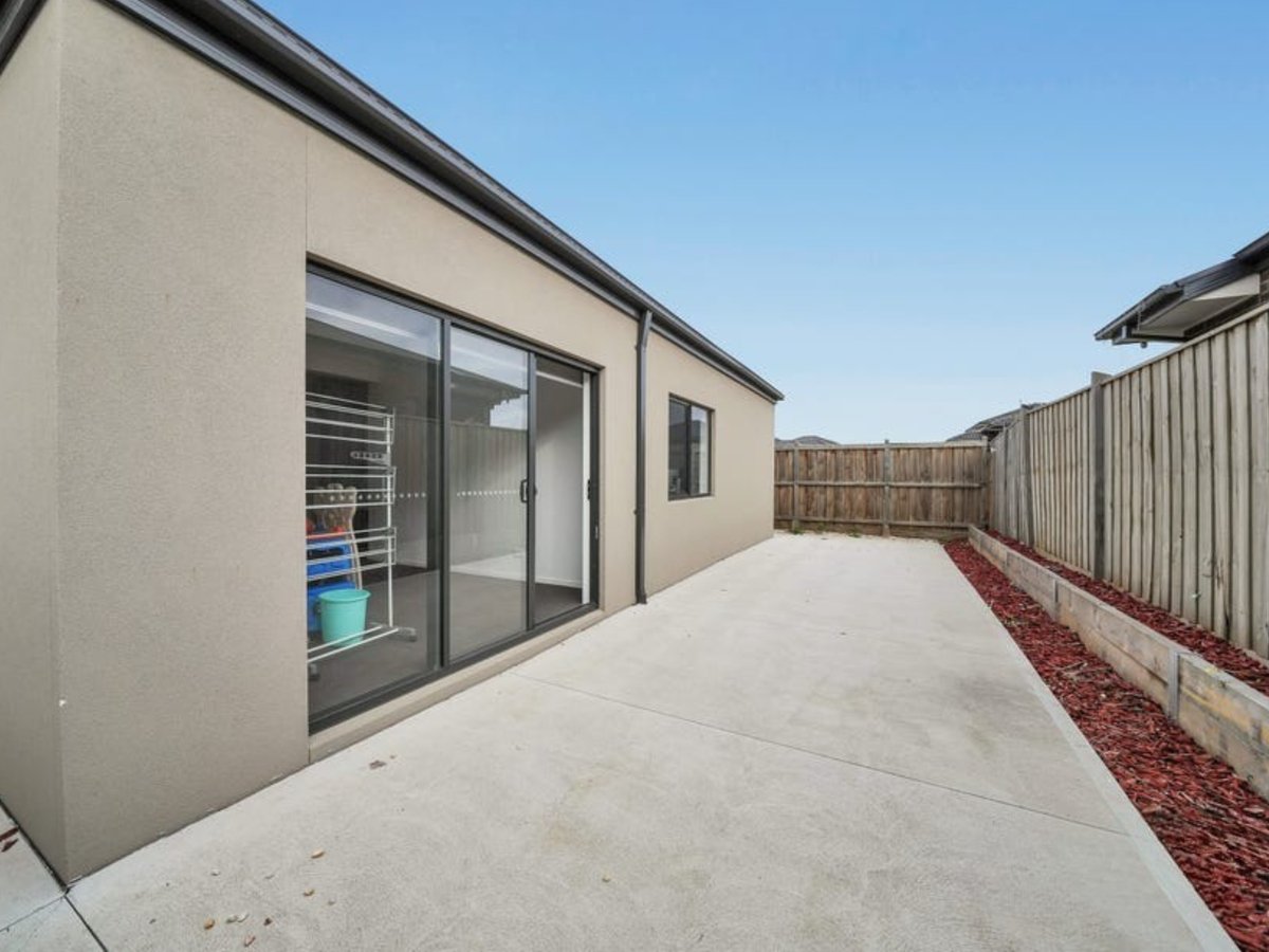 216 Hummingbird Boulevard TARNEIT - Residential for lease