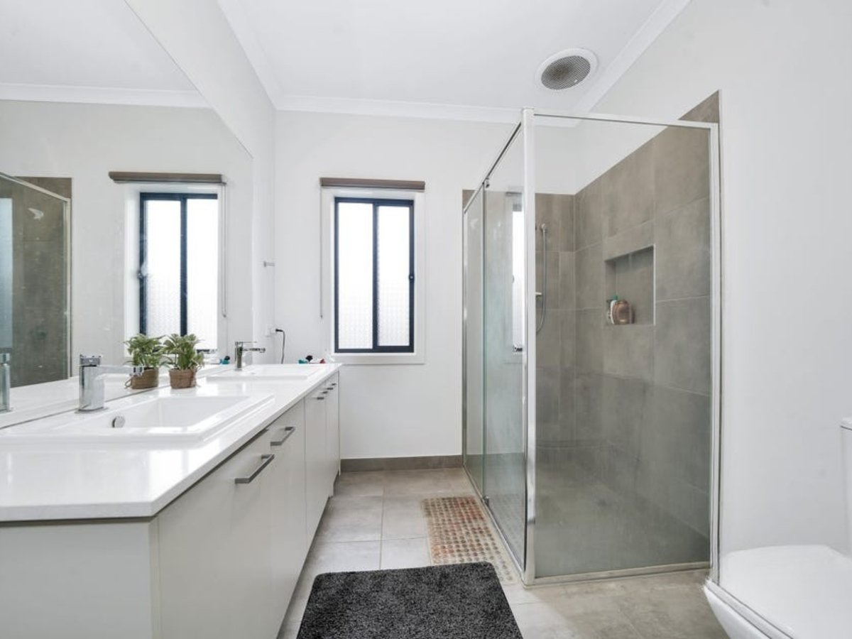 216 Hummingbird Boulevard TARNEIT - Residential for lease