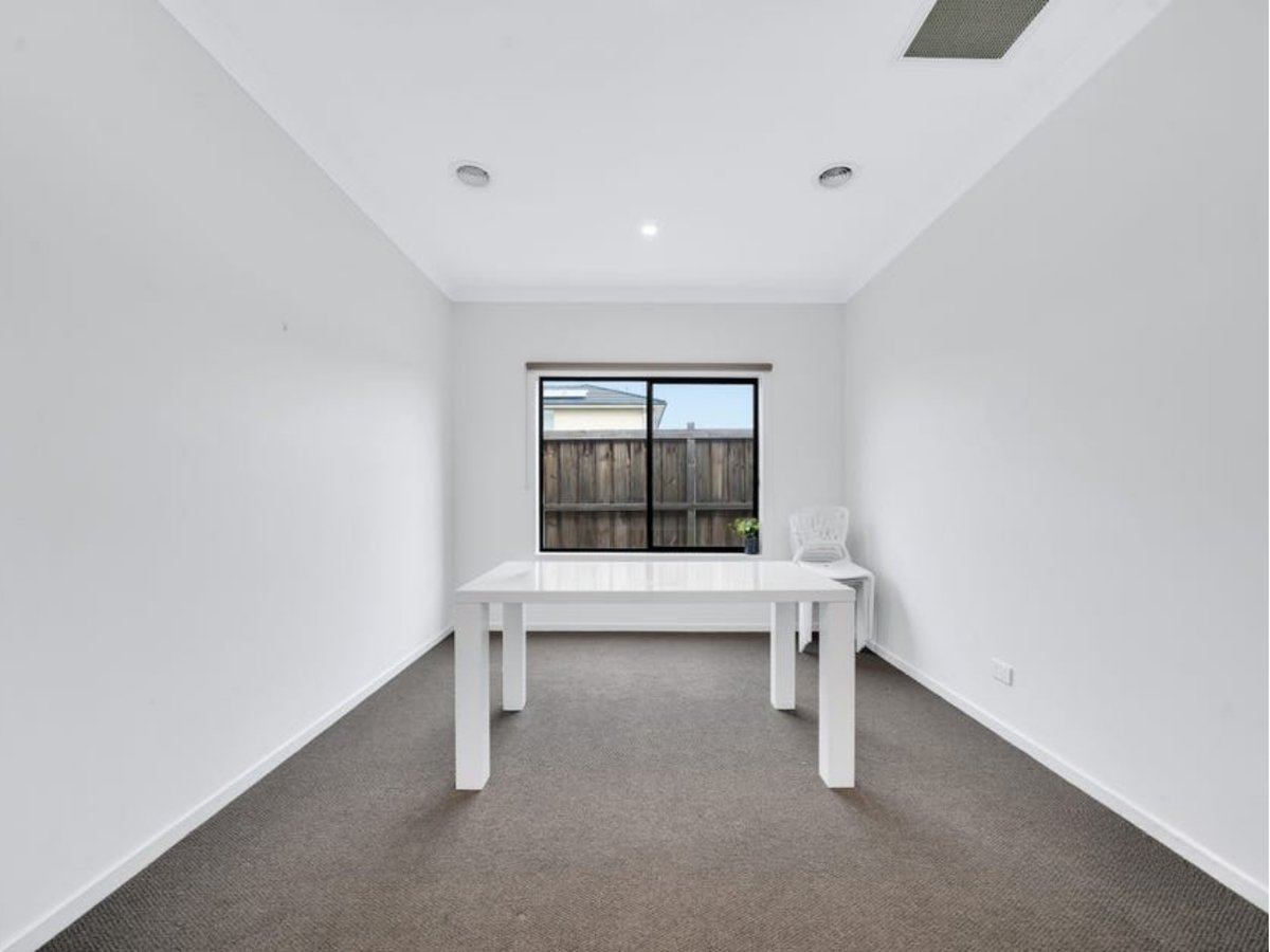 216 Hummingbird Boulevard TARNEIT - Residential for lease