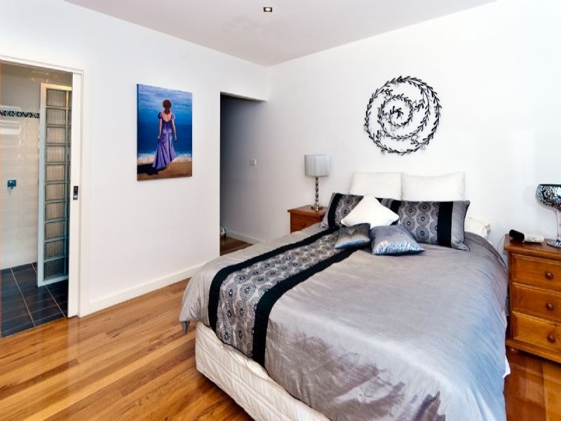 2 / 17 Hotham Street SEDDON - Residential for sale