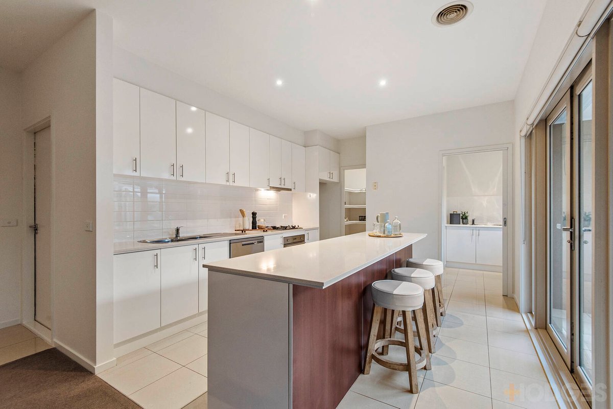 2 / 17 Tulip Grove Cheltenham - Residential for sale