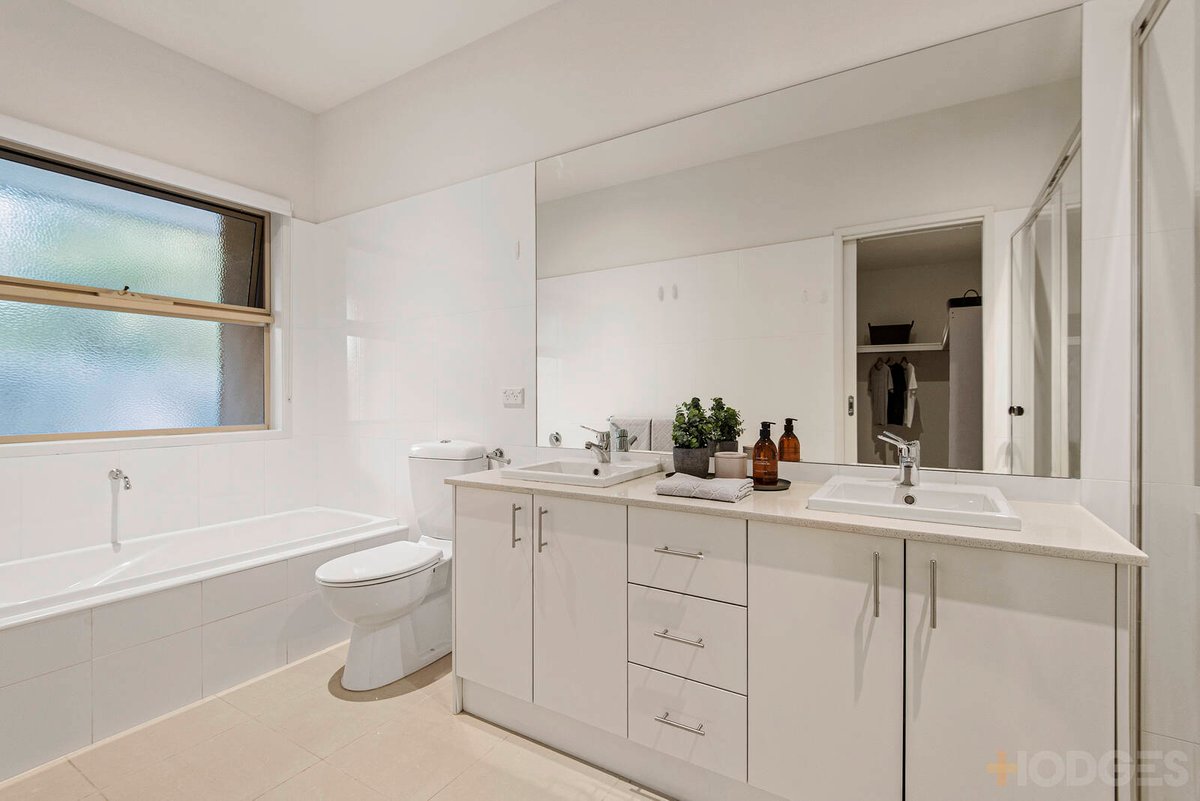 2 / 17 Tulip Grove Cheltenham - Residential for sale